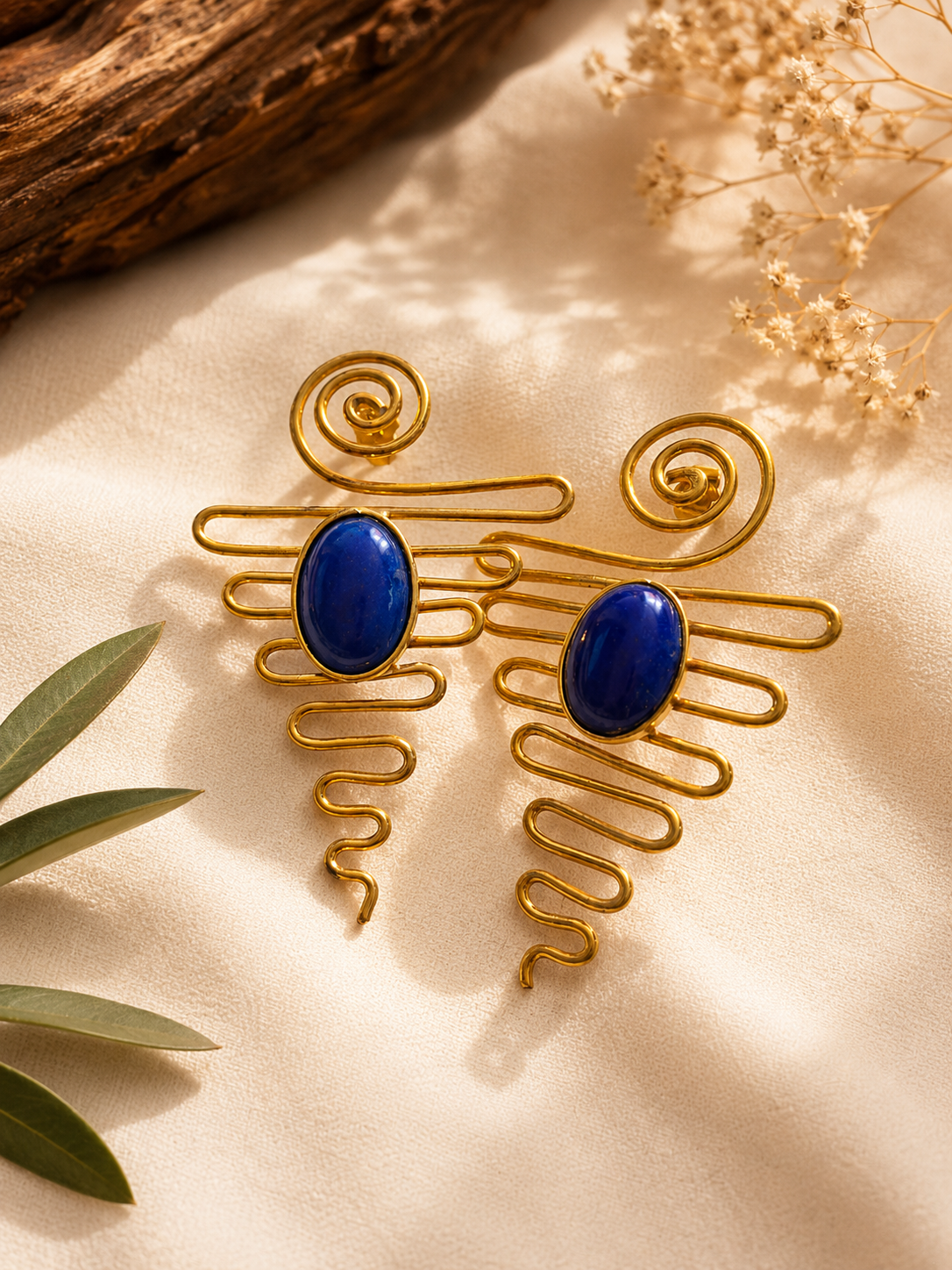 Boucles d’Oreilles Ethniques "Emera" – Élégance Naturelle & Éclat Bleu Foncé